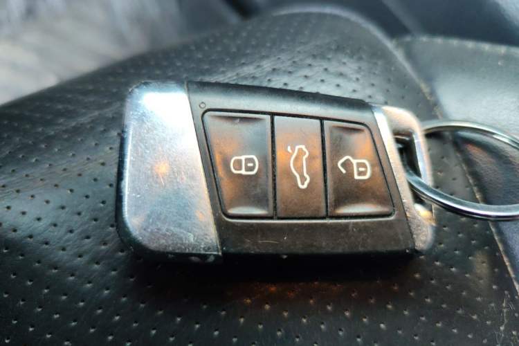 Used Volkswagen Tiguan 2015 1.8TSI Automatic Two-Wheel Drive Luxury Model Vehicle Key