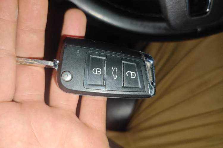 Used Volkswagen Tiguan 2015 1.8TSI Automatic Two-Wheel Drive Luxury Model Vehicle Key