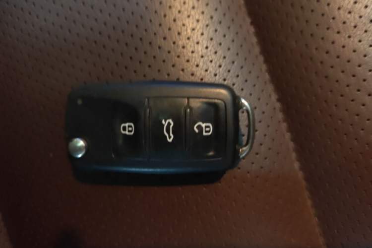 Used Volkswagen Tiguan 2015 1.8TSI Automatic Two-Wheel Drive Luxury Model Vehicle Key