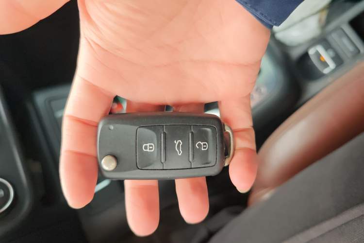 Used Volkswagen Tiguan 2015 2.0 TSI Automatic All-Wheel Drive Luxury Edition Vehicle Key