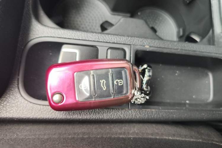 Used Volkswagen Tiguan 2015 1.8TSI Automatic Two-Wheel Drive Luxury Model Vehicle Key