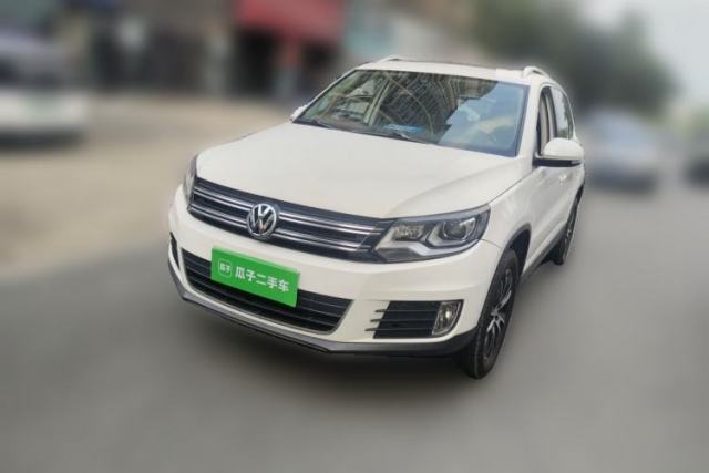 Ojetý Volkswagen Tiguan 2015 2.0 TSI Automatic All-Wheel Drive Luxury Edition