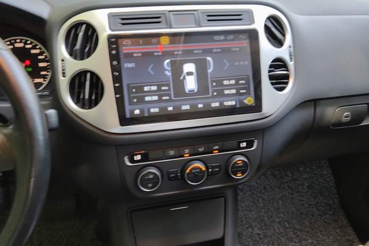 Used Volkswagen Tiguan 2015 1.8TSI Automatic Two-Wheel Drive Comfort Edition Audio And AC Panel