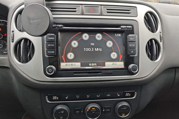 Used Volkswagen Tiguan 2015 1.8TSI Automatic Two-Wheel Drive Luxury Model Audio And AC Panel