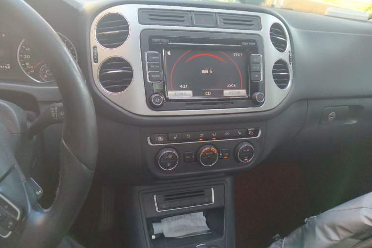 Used Volkswagen Tiguan 2015 1.8TSI Automatic All-Wheel-Drive Luxury Model Audio And AC Panel