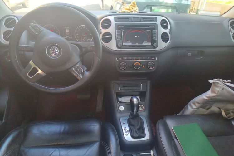 Used Volkswagen Tiguan 2015 1.8TSI Automatic All-Wheel-Drive Luxury Model Center Console
