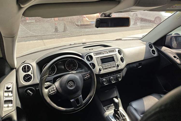 Used Volkswagen Tiguan 2015 1.8TSI Automatic Two-Wheel Drive Comfort Edition Center Console