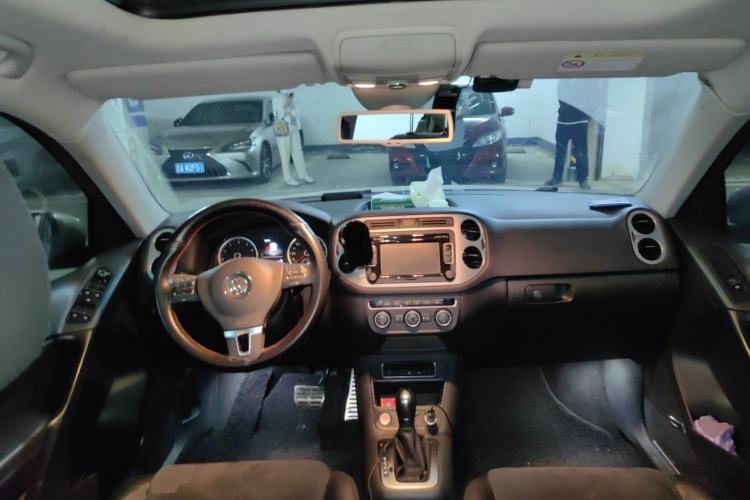Used Volkswagen Tiguan 2015 2.0 TSI Automatic All-Wheel Drive Flagship Edition Center Console