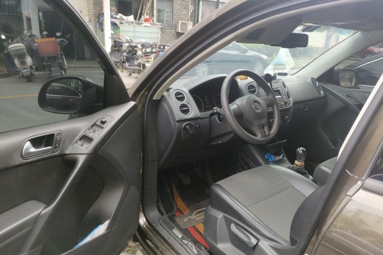 Used Volkswagen Tiguan 2015 1.8TSI Manual Two-Wheel Drive Fashion Edition Driver Seat