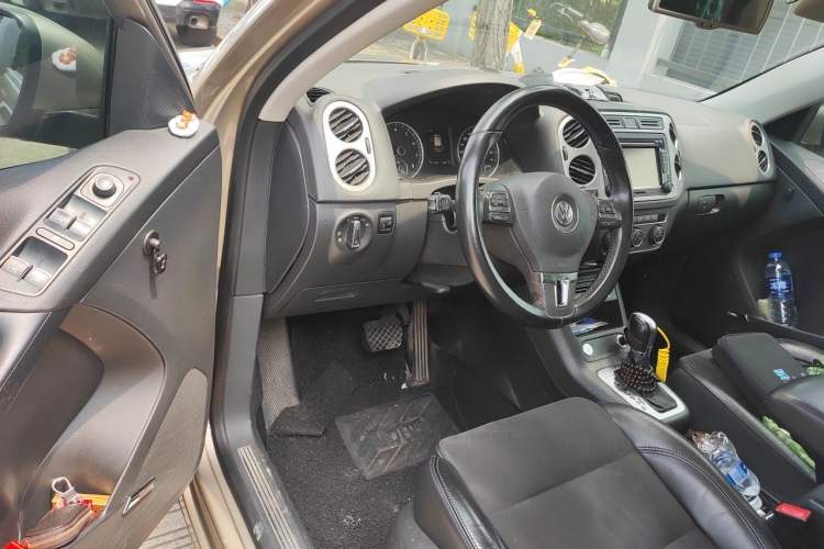 Used Volkswagen Tiguan 2015 2.0 TSI Automatic All-Wheel Drive Flagship Edition Driver Seat