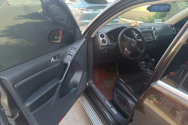 Used Volkswagen Tiguan 2015 1.8TSI Automatic All-Wheel-Drive Luxury Model Driver Seat