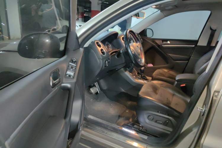 Used Volkswagen Tiguan 2015 2.0 TSI Automatic All-Wheel Drive Flagship Edition Driver Seat