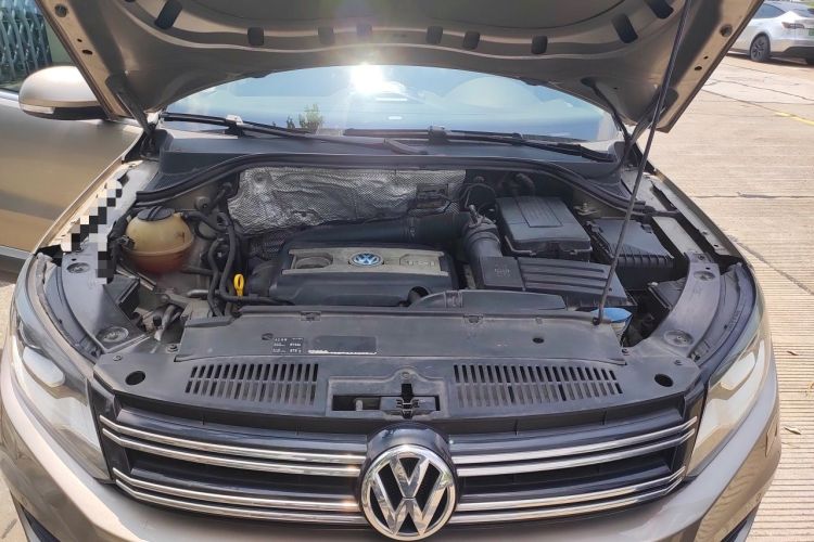 Used Volkswagen Tiguan 2015 2.0 TSI Automatic All-Wheel Drive Flagship Edition Engine Bay