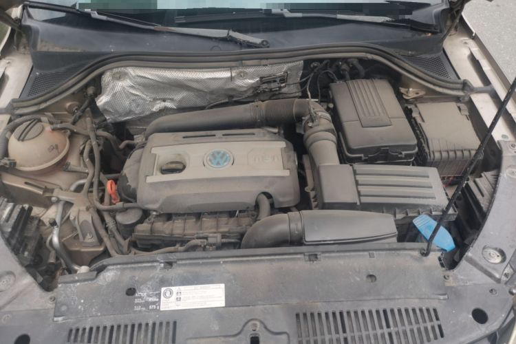 Used Volkswagen Tiguan 2015 1.8TSI Automatic All-Wheel-Drive Luxury Model Engine Bay