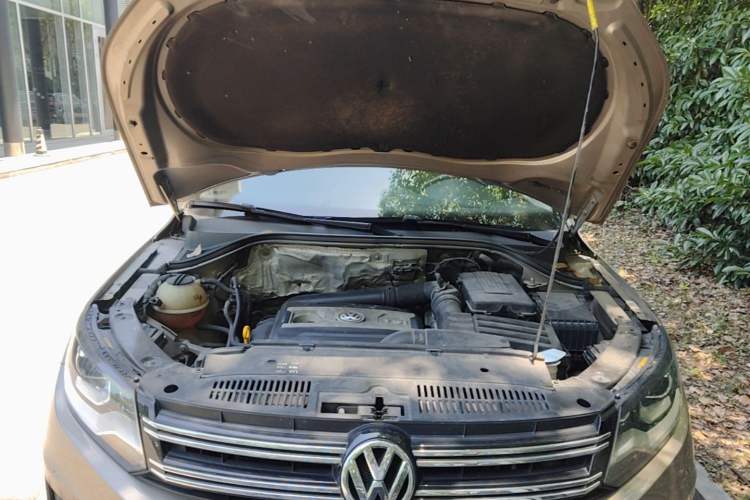 Used Volkswagen Tiguan 2015 1.8TSI Automatic Two-Wheel Drive Comfort Edition Engine Bay