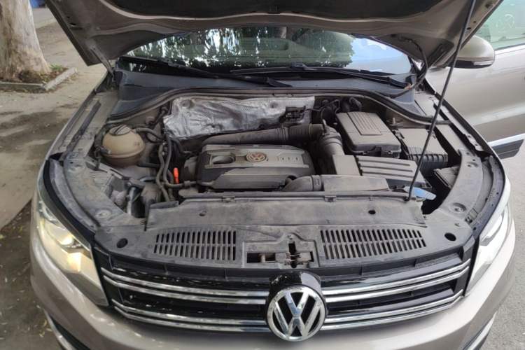 Used Volkswagen Tiguan 2015 2.0 TSI Automatic All-Wheel Drive Flagship Edition Engine Bay