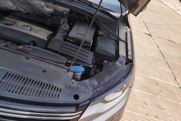 Used Volkswagen Tiguan 2015 2.0 TSI Automatic All-Wheel Drive Flagship Edition Engine Bay Left
