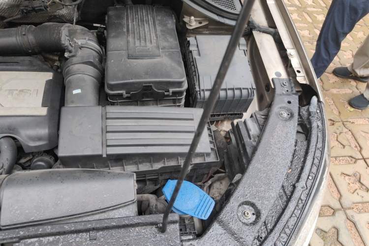 Used Volkswagen Tiguan 2015 1.8TSI Automatic Two-Wheel Drive Luxury Model Engine Bay Left