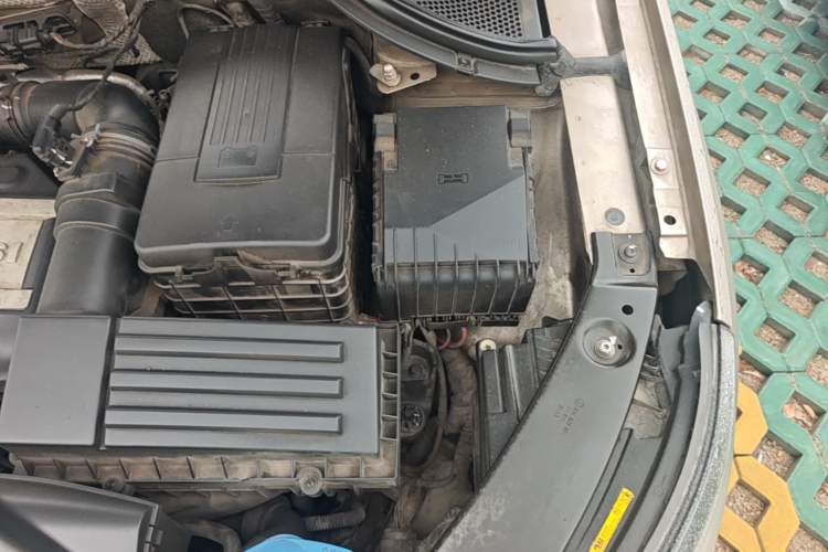 Used Volkswagen Tiguan 2015 1.8TSI Automatic Two-Wheel Drive Luxury Model Engine Bay Left