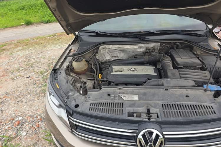 Used Volkswagen Tiguan 2015 1.8TSI Automatic Two-Wheel Drive Comfort Edition Engine Bay Right