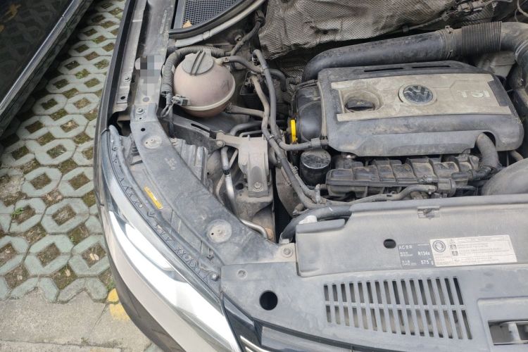 Used Volkswagen Tiguan 2015 1.8TSI Manual Two-Wheel Drive Fashion Edition Engine Bay Right