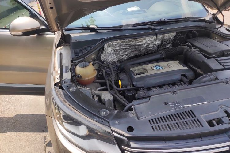 Used Volkswagen Tiguan 2015 2.0 TSI Automatic All-Wheel Drive Flagship Edition Engine Bay Right