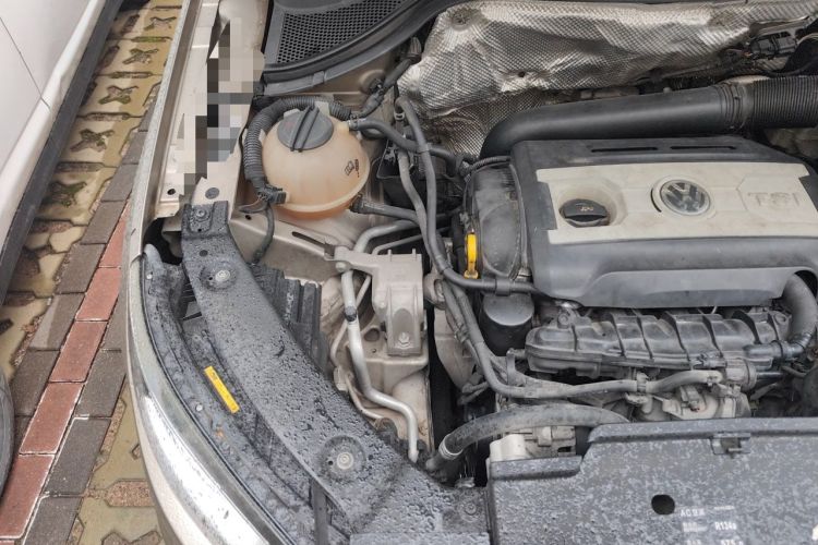 Used Volkswagen Tiguan 2015 1.8TSI Automatic Two-Wheel Drive Luxury Model Engine Bay Right