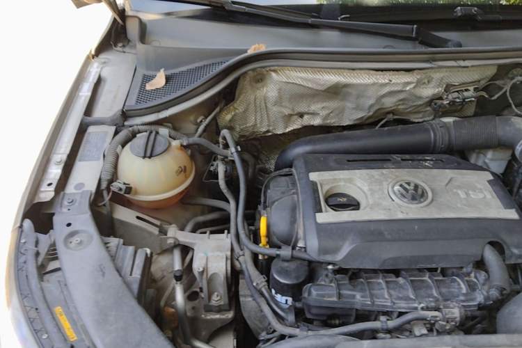 Used Volkswagen Tiguan 2015 1.8TSI Automatic Two-Wheel Drive Comfort Edition Engine Bay Right