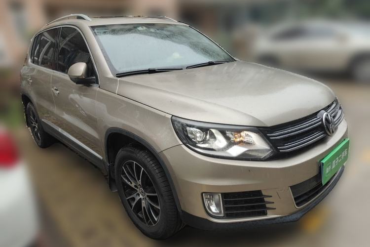 Used Volkswagen Tiguan 2015 1.8TSI Automatic Two-Wheel Drive Luxury Model Front Right 45 Deg