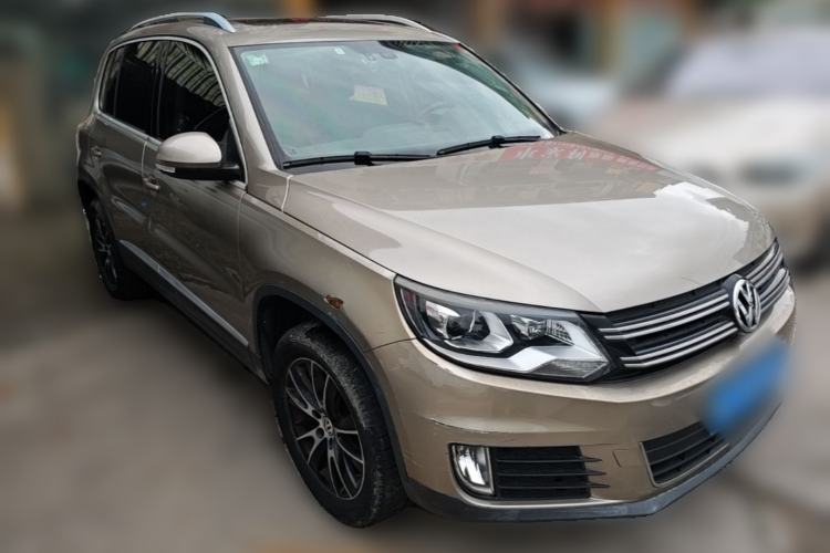 Used Volkswagen Tiguan 2015 1.8TSI Automatic Two-Wheel Drive Luxury Model Front Right 45 Deg