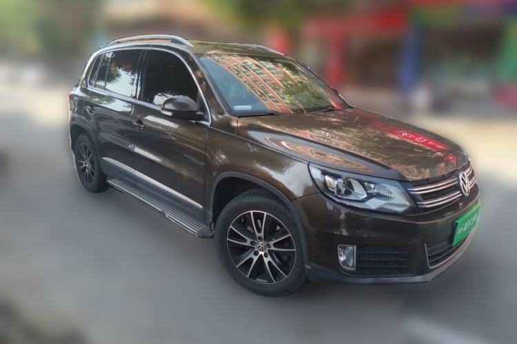 Used Volkswagen Tiguan 2015 1.8TSI Automatic All-Wheel-Drive Luxury Model Front Right 45 Deg