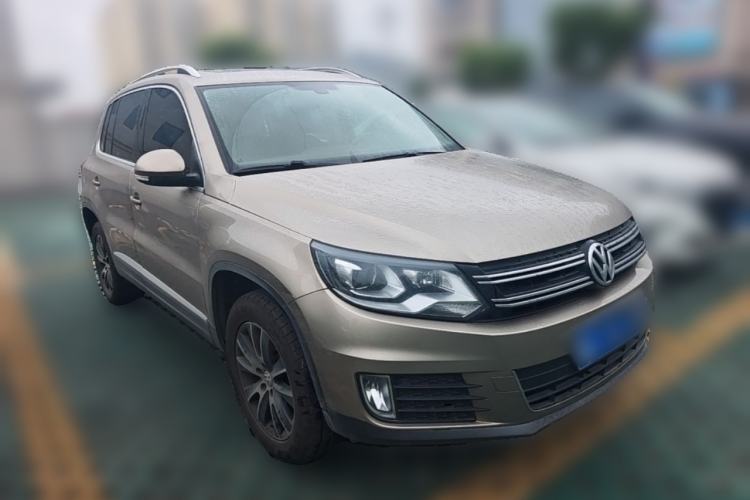 Used Volkswagen Tiguan 2015 1.8TSI Automatic Two-Wheel Drive Luxury Model Front Right 45 Deg