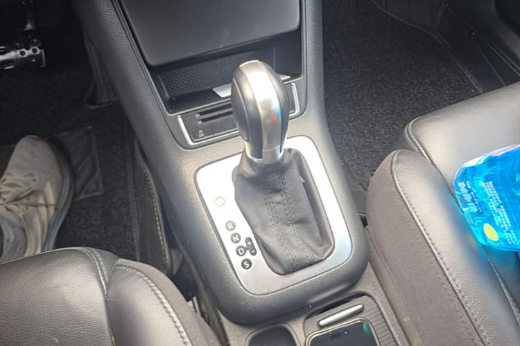 Used Volkswagen Tiguan 2015 1.8TSI Automatic Two-Wheel Drive Comfort Edition Gear Lever