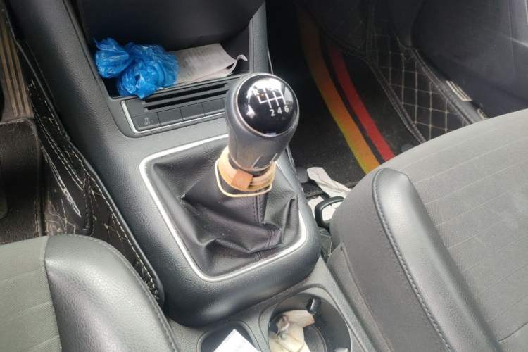 Used Volkswagen Tiguan 2015 1.8TSI Manual Two-Wheel Drive Fashion Edition Gear Lever