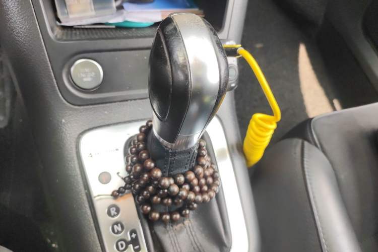 Used Volkswagen Tiguan 2015 2.0 TSI Automatic All-Wheel Drive Flagship Edition Gear Lever