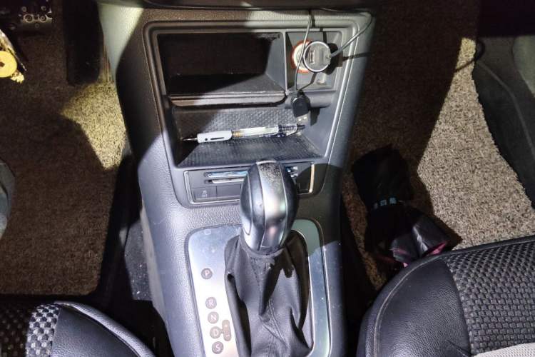 Used Volkswagen Tiguan 2015 1.8TSI Automatic Two-Wheel Drive Comfort Edition Gear Lever