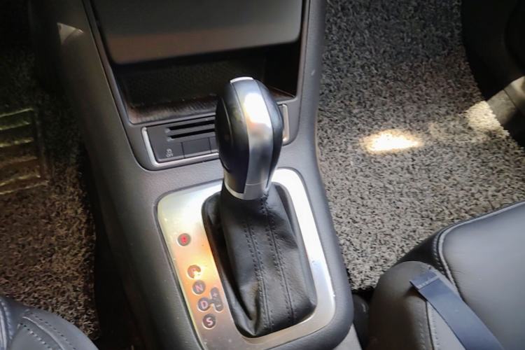 Used Volkswagen Tiguan 2015 1.8TSI Automatic Two-Wheel Drive Comfort Edition Gear Lever