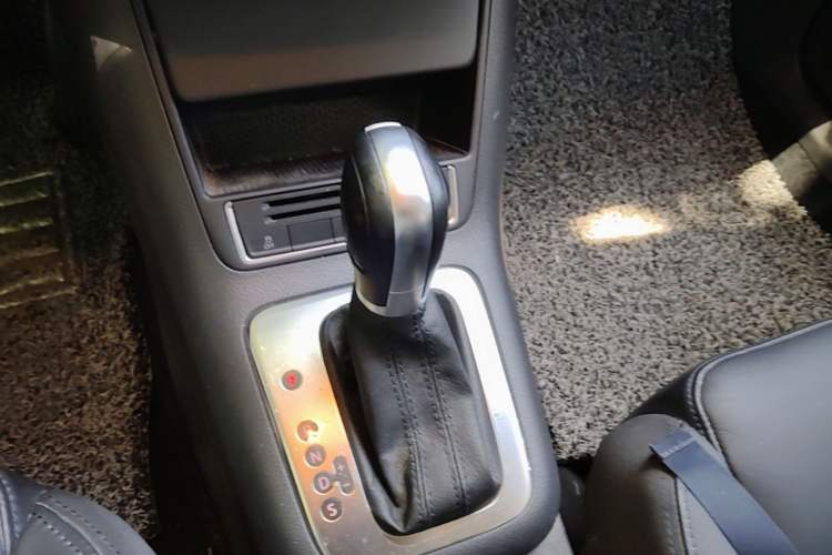Used Volkswagen Tiguan 2015 1.8TSI Automatic Two-Wheel Drive Comfort Edition Gear Lever