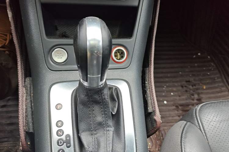 Used Volkswagen Tiguan 2015 1.8TSI Automatic Two-Wheel Drive Luxury Model Gear Lever