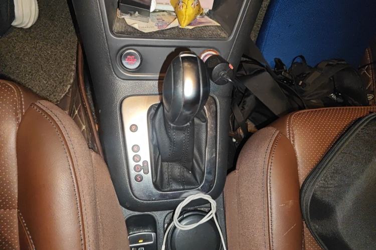 Used Volkswagen Tiguan 2015 1.8TSI Automatic Two-Wheel Drive Luxury Model Gear Lever