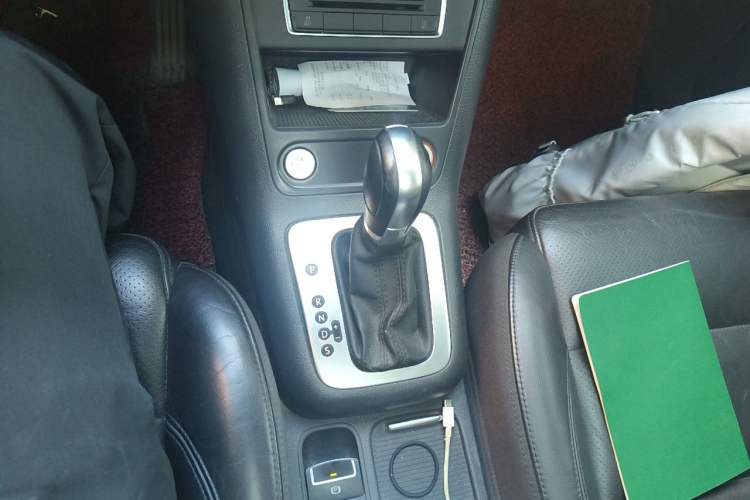 Used Volkswagen Tiguan 2015 1.8TSI Automatic All-Wheel-Drive Luxury Model Gear Lever
