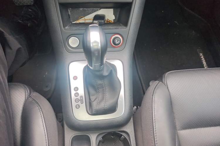 Used Volkswagen Tiguan 2015 1.8TSI Automatic Two-Wheel Drive Luxury Model Gear Lever
