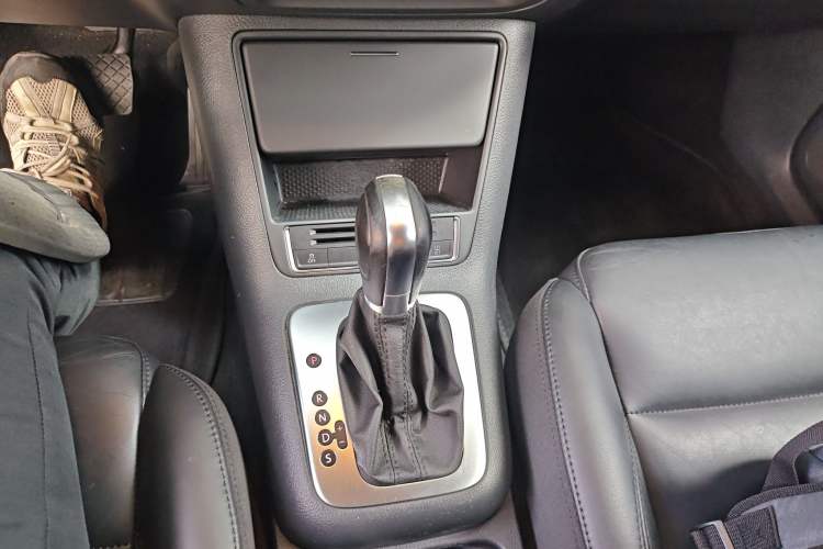 Used Volkswagen Tiguan 2015 1.8TSI Automatic Two-Wheel Drive Comfort Edition Gear Lever