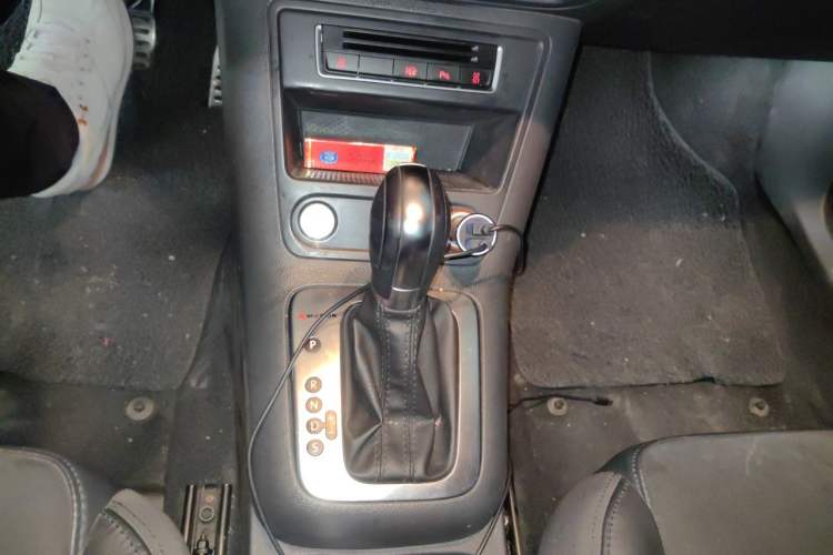 Used Volkswagen Tiguan 2015 2.0 TSI Automatic All-Wheel Drive Flagship Edition Gear Lever