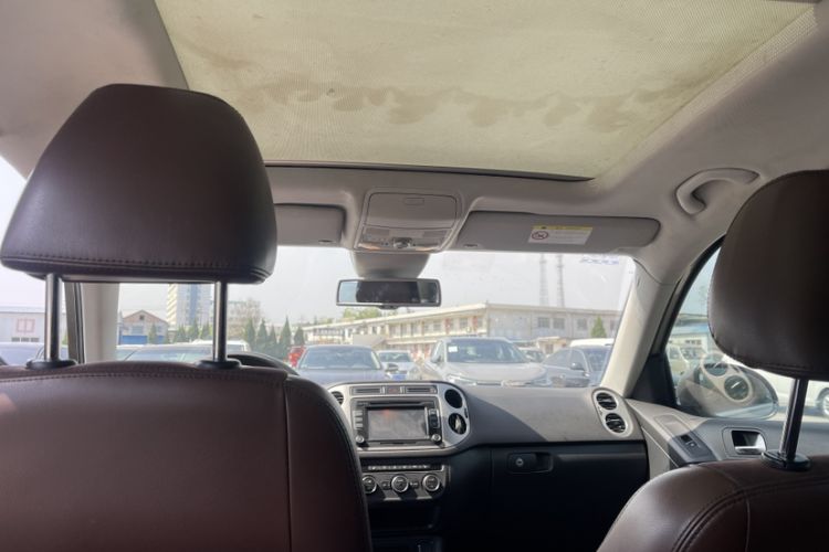 Used Volkswagen Tiguan 2015 2.0 TSI Automatic All-Wheel Drive Flagship Edition Headliner