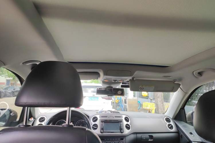 Used Volkswagen Tiguan 2015 2.0 TSI Automatic All-Wheel Drive Flagship Edition Headliner