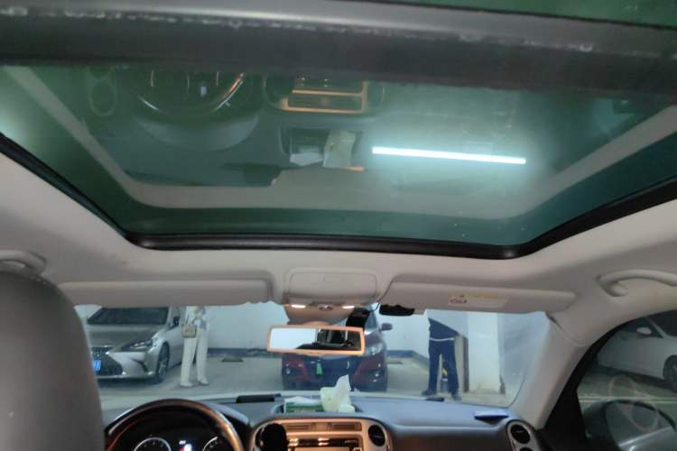 Used Volkswagen Tiguan 2015 2.0 TSI Automatic All-Wheel Drive Flagship Edition Headliner