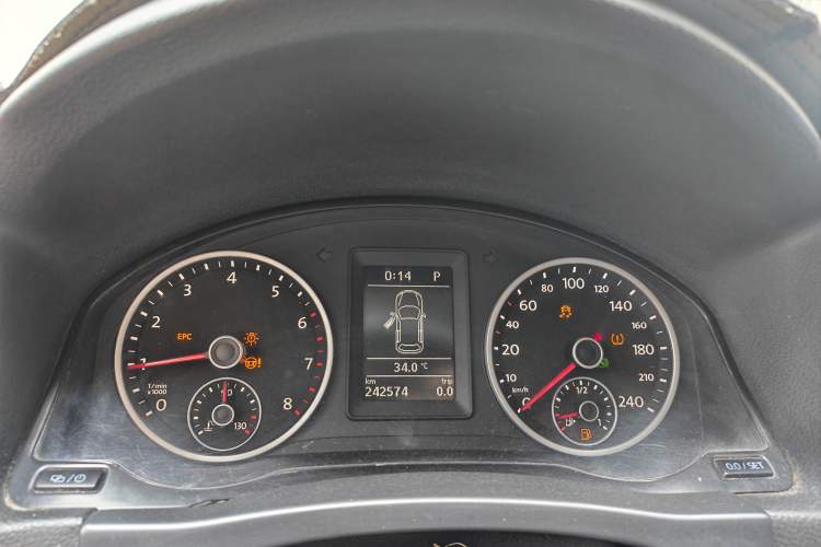 Used Volkswagen Tiguan 2015 1.8TSI Automatic Two-Wheel Drive Trend Edition Instrument Cluster
