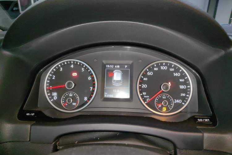 Used Volkswagen Tiguan 2015 2.0 TSI Automatic All-Wheel Drive Flagship Edition Instrument Cluster