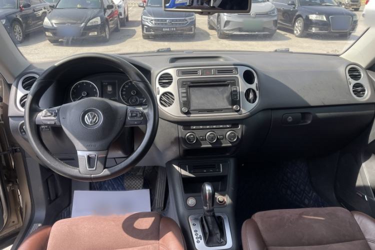 Used Volkswagen Tiguan 2015 2.0 TSI Automatic All-Wheel Drive Flagship Edition Interior 1